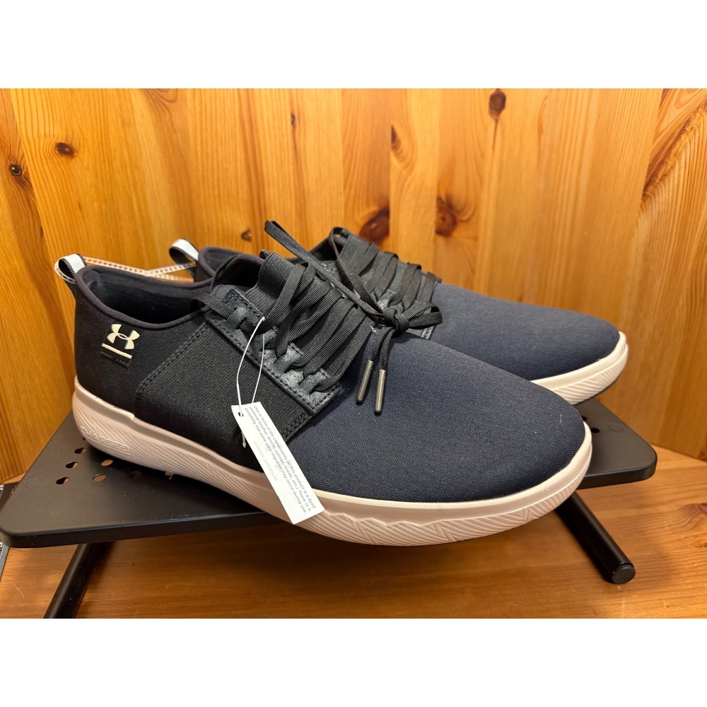 Under Armour Charged Men's Size 11 Black  Shoes  NWT